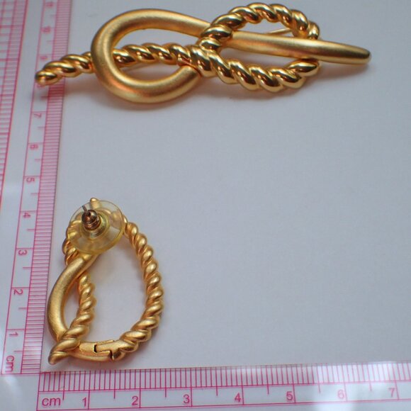 The Knot of Hercules Brooch & Earring Set - Picture 6 of 6